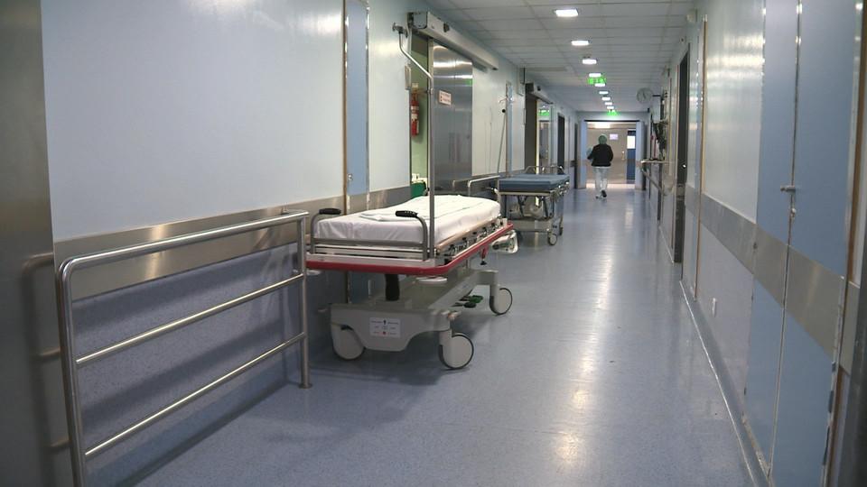 Hospitais vão poder contratar sem autorização do Governo